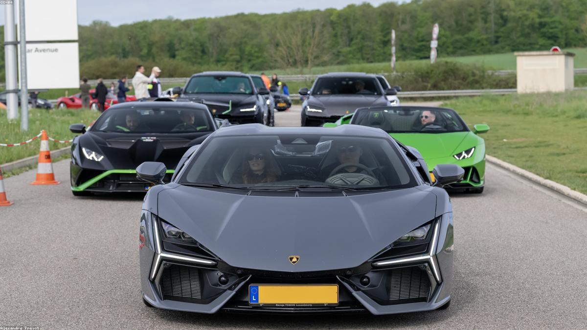 Mahindra Acquires Electric Vehicle Startup in Major Expansion